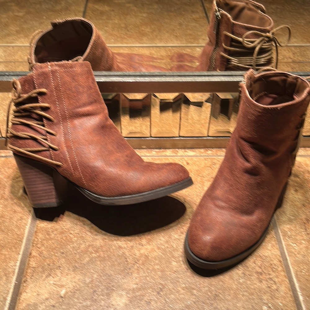 NWOT Brown Massini Booties